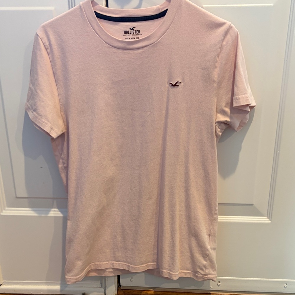 Hollister Men's Light Pink Short Sleeve Tee